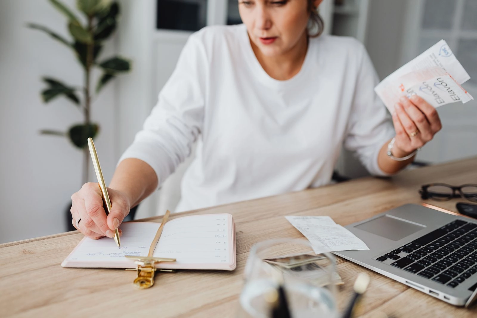 Managing Bills Between Paydays When Your Hours Change